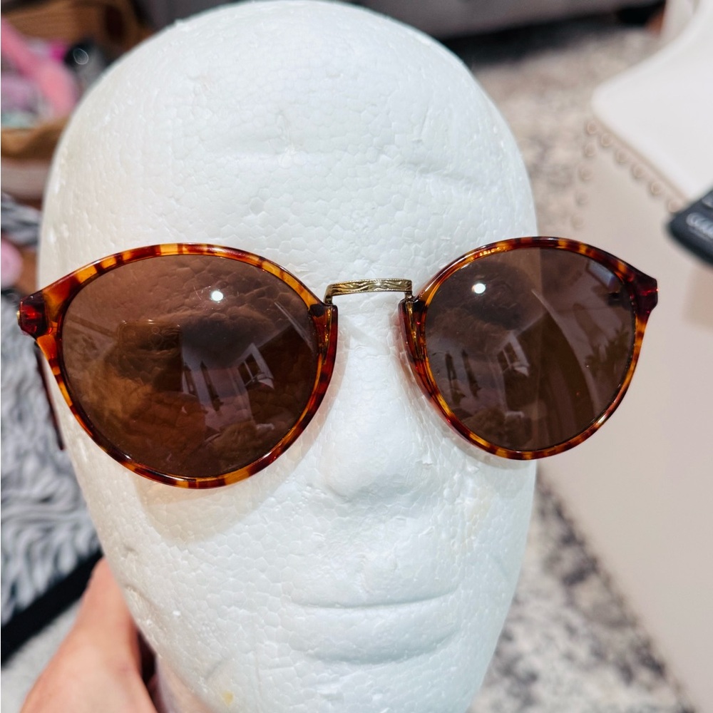 Vintage Round Tortoiseshell-Patterned Sunglasses - image 1